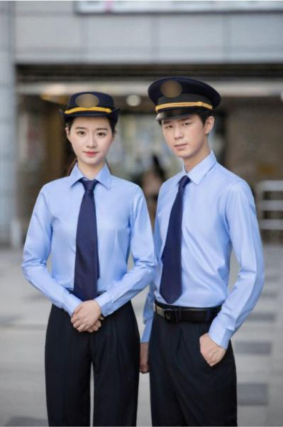 內(nèi)穿長(cháng)袖襯衣